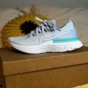Nike Epic React Flyknit 2 woman’s running shoe in hydrogen blue